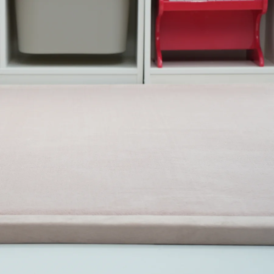 Mellem blush babytaeppe fra BabyNordic